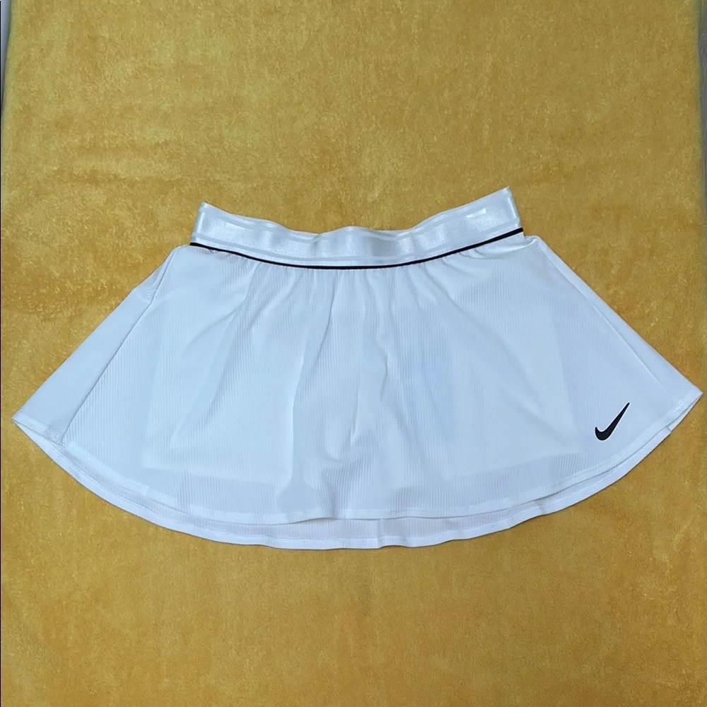 Nike White Circle Skirt/Skorts